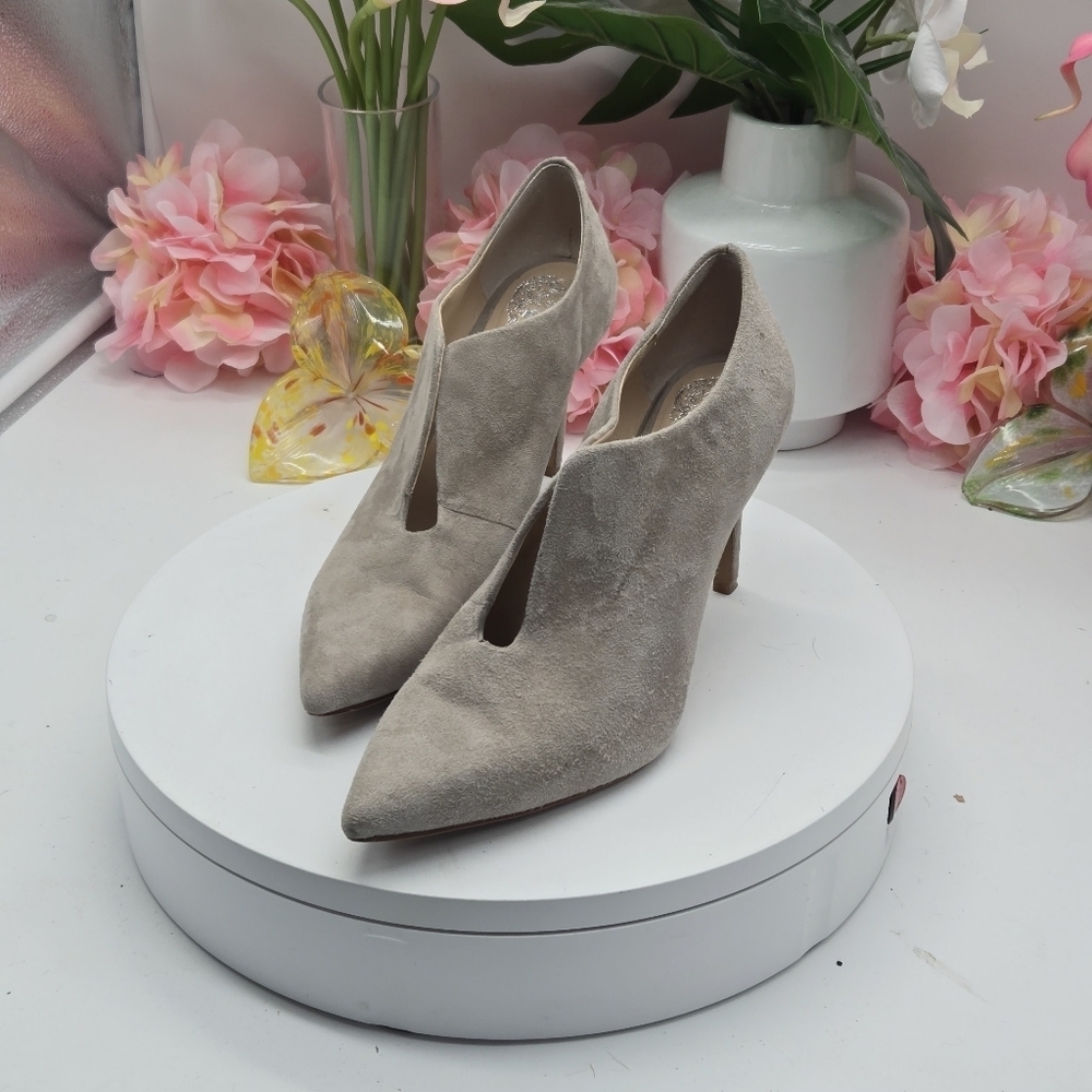 Vince Camuto Cream Suede Heeled Booties Size 6M